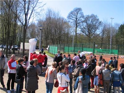 Gezellige drukte tijdens onthulling